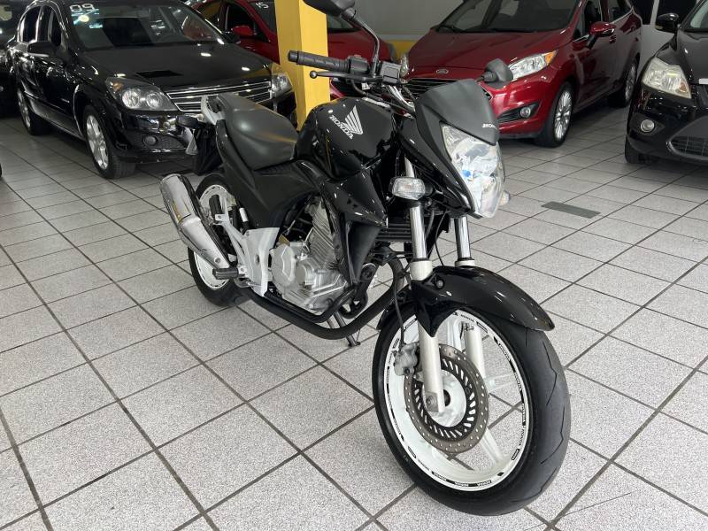 HONDA - CB 300R - 2014/2014 - Preta - R$ 12.900,00