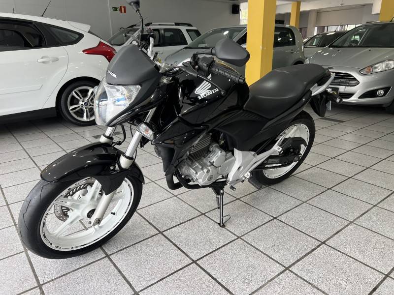 HONDA - CB 300R - 2014/2014 - Preta - R$ 12.900,00