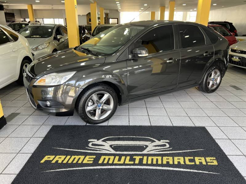 FORD - FOCUS - 2012/2012 - Cinza - R$ 42.900,00