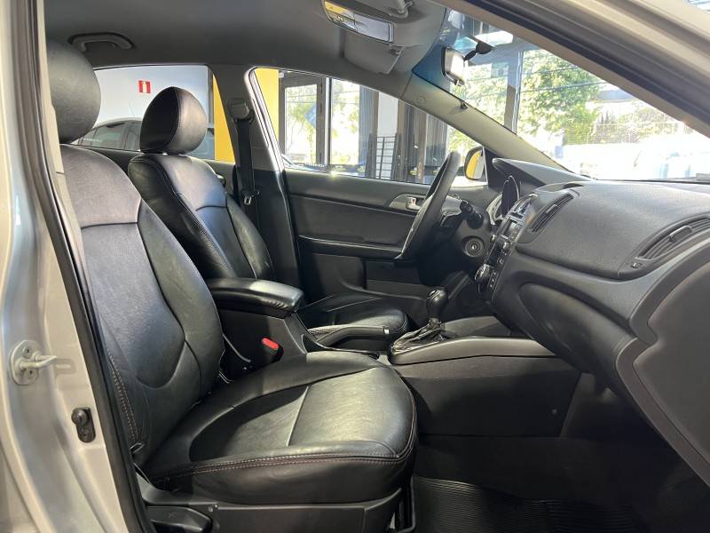KIA MOTORS - CERATO - 2012/2012 - Prata - R$ 49.900,00