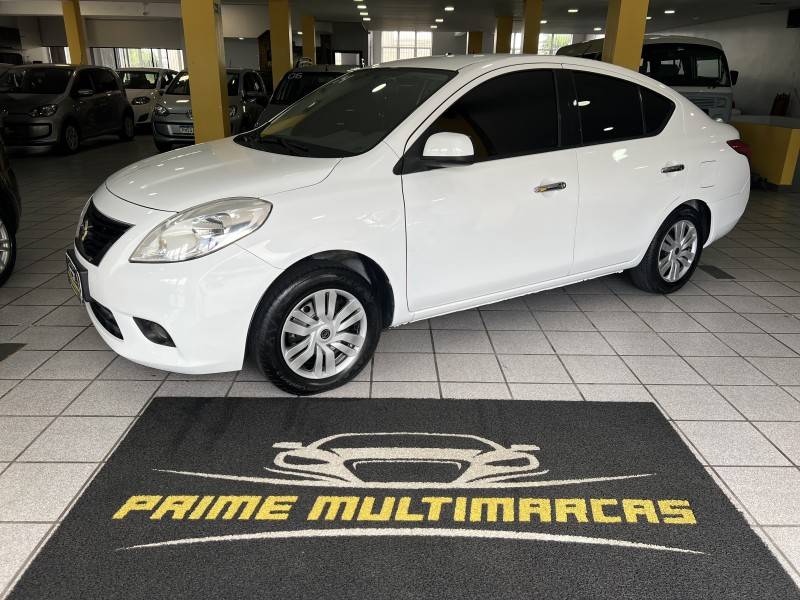 NISSAN - VERSA - 2014/2014 - Branca - R$ 36.900,00