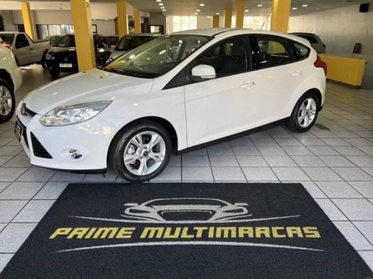 FORD - FOCUS - 2014/2015 - Branca - R$ 57.900,00