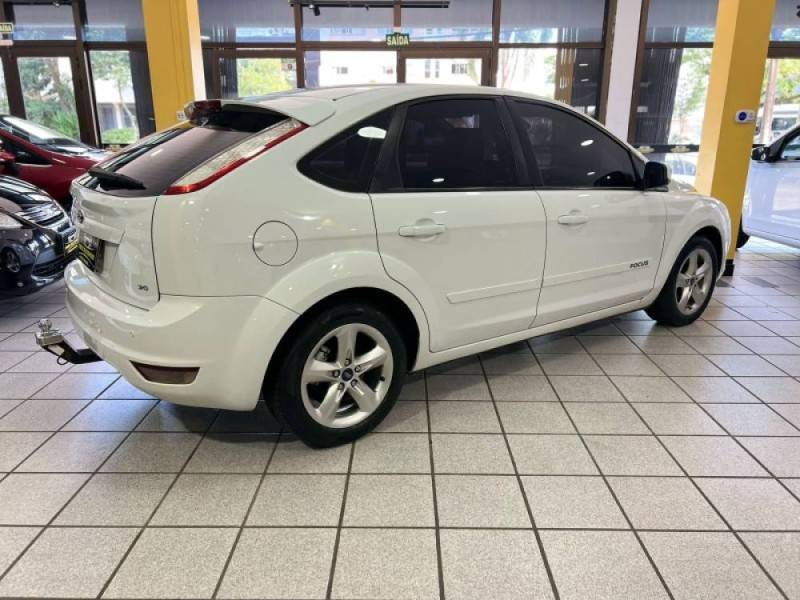 FORD - FOCUS - 2013/2013 - Branca - R$ 44.900,00