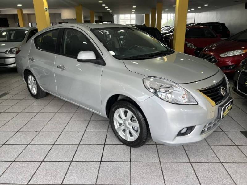 NISSAN - VERSA - 2013/2013 - Prata - R$ 36.900,00