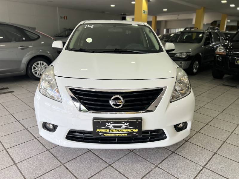 NISSAN - VERSA - 2014/2014 - Branca - R$ 36.900,00