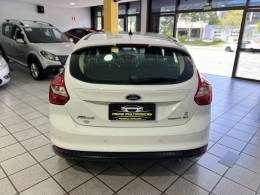 FORD - FOCUS - 2014/2015 - Branca - R$ 54.900,00