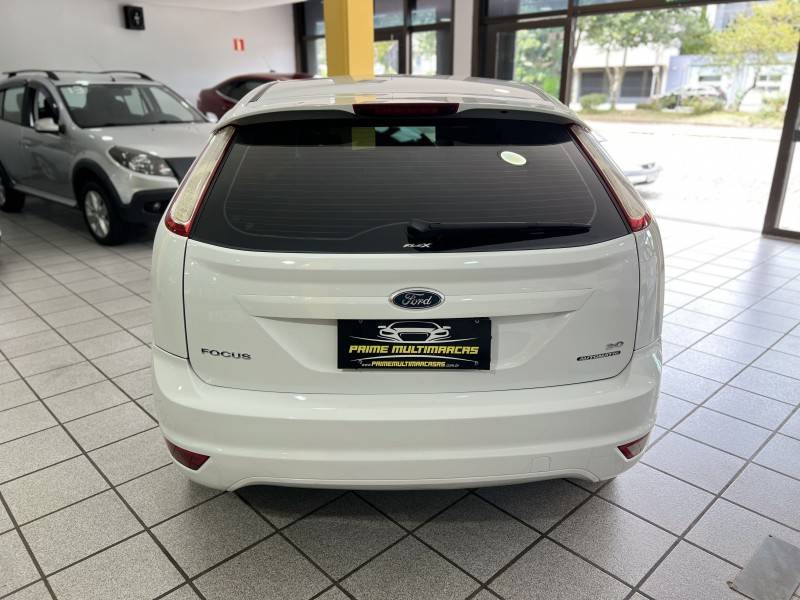 FORD - FOCUS - 2012/2012 - Branca - R$ 41.900,00