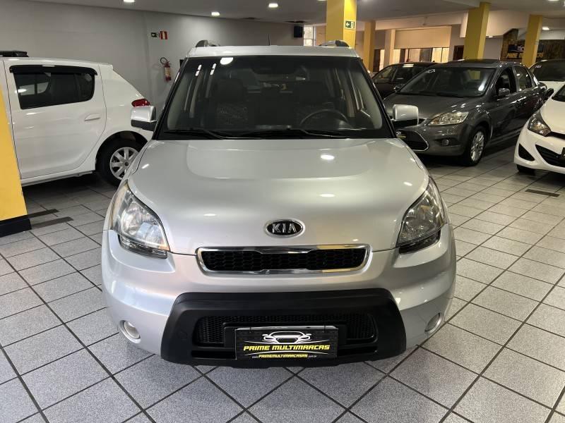 KIA MOTORS - SOUL - 2011/2011 - Prata - R$ 43.900,00