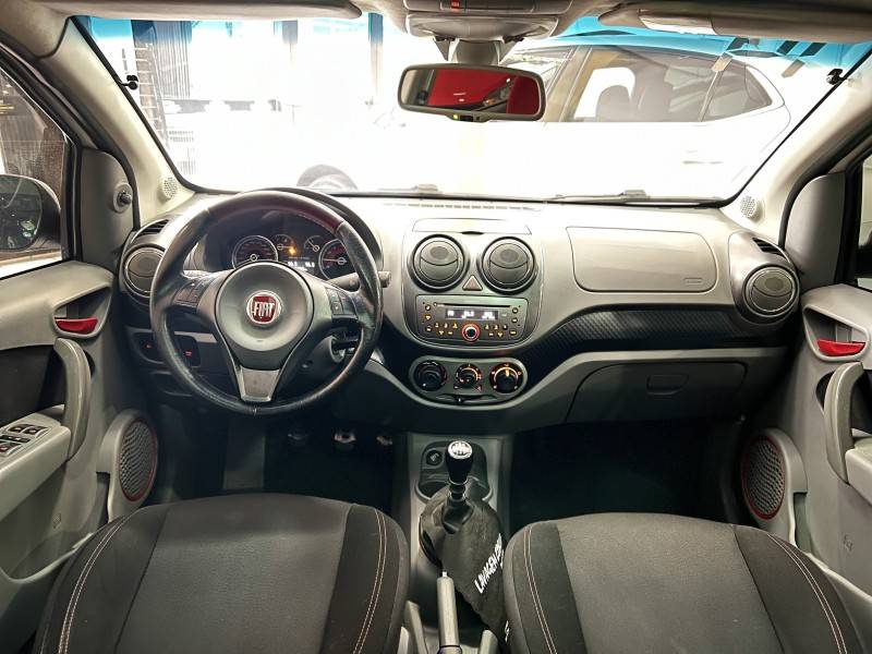 FIAT - PALIO - 2013/2014 - Branca - R$ 44.900,00