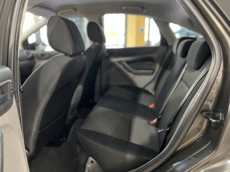 FORD - FOCUS - 2012/2012 - Cinza - R$ 44.900,00