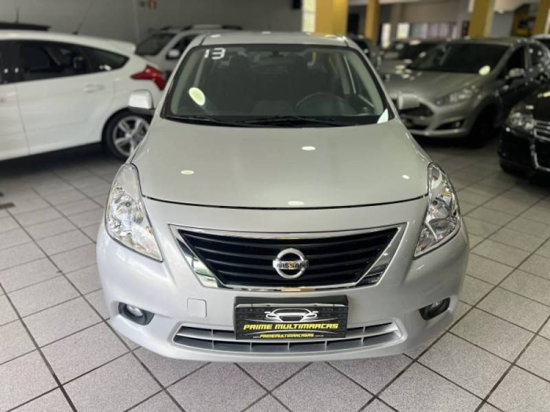 NISSAN - VERSA - 2013/2013 - Prata - R$ 36.900,00