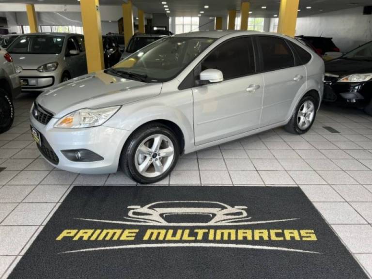 FORD - FOCUS - 2010/2011 - Prata - R$ 43.900,00