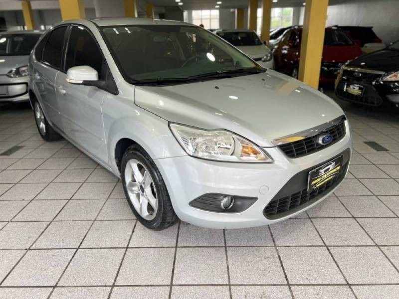 FORD - FOCUS - 2010/2011 - Prata - R$ 43.900,00