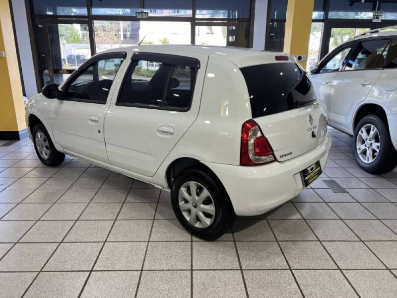 RENAULT - CLIO - 2015/2016 - Branca - R$ 31.900,00