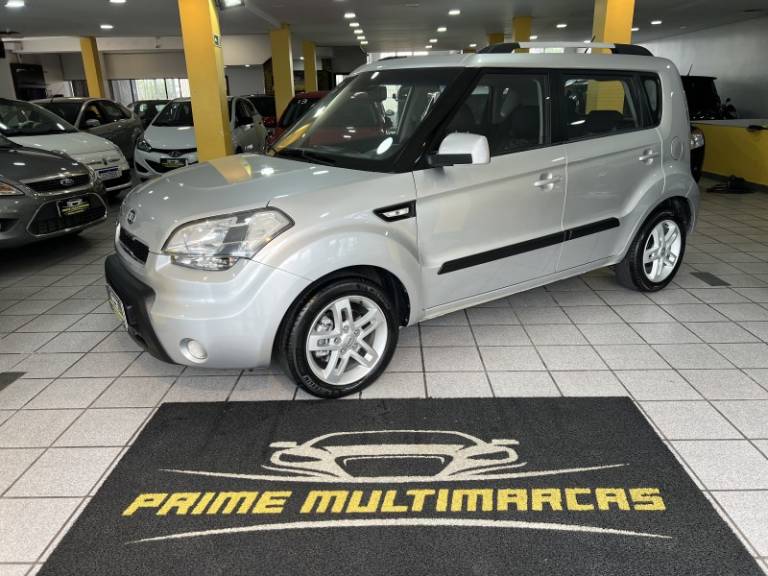 KIA MOTORS - SOUL - 2011/2011 - Prata - R$ 43.900,00
