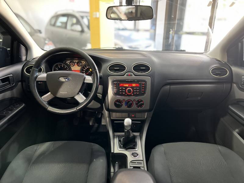 FORD - FOCUS - 2010/2011 - Preta - R$ 39.900,00