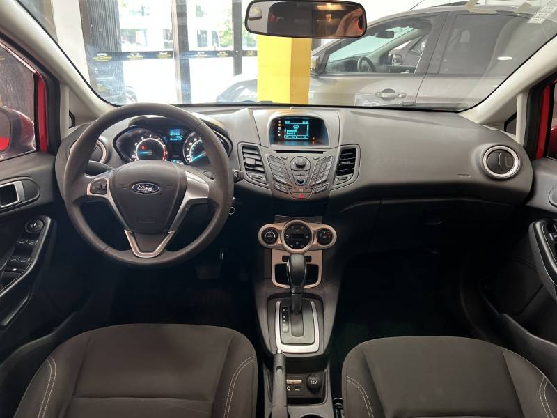 FORD - FIESTA - 2014/2015 - Vermelha - R$ 45.900,00