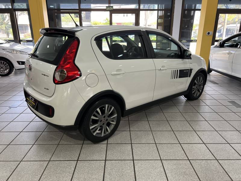 FIAT - PALIO - 2013/2014 - Branca - R$ 44.900,00