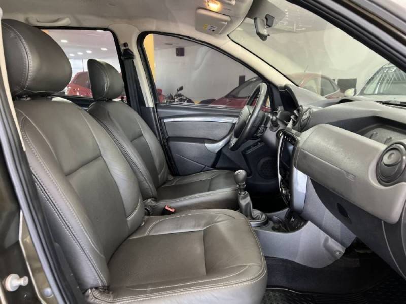 RENAULT - DUSTER - 2014/2014 - Verde - R$ 52.900,00