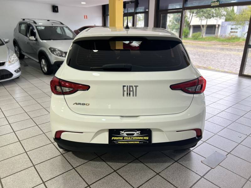 FIAT - ARGO - 2018/2018 - Branca - R$ 53.900,00