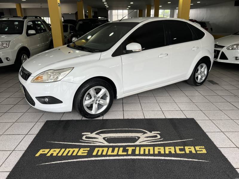 FORD - FOCUS - 2012/2012 - Branca - R$ 41.900,00