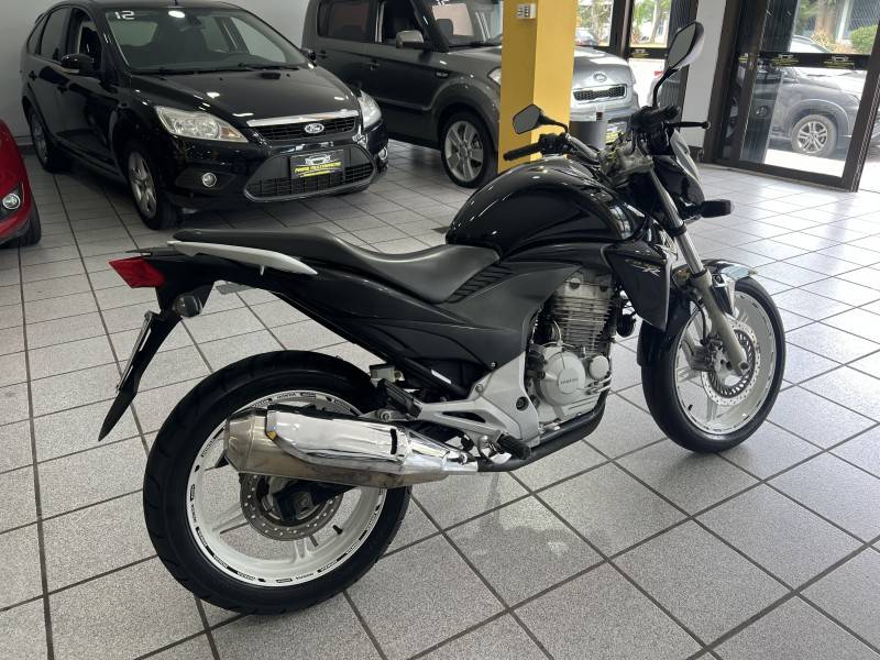 HONDA - CB 300R - 2014/2014 - Preta - R$ 12.900,00