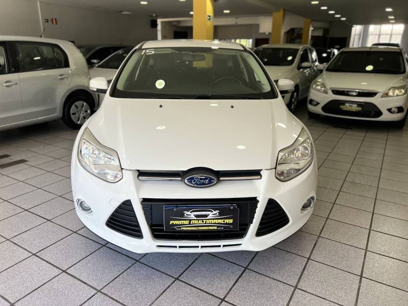 FORD - FOCUS - 2014/2015 - Branca - R$ 54.900,00