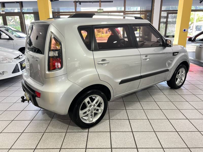 KIA MOTORS - SOUL - 2011/2012 - Prata - R$ 45.900,00