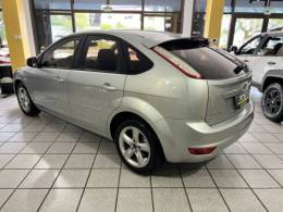 FORD - FOCUS - 2010/2011 - Prata - R$ 43.900,00