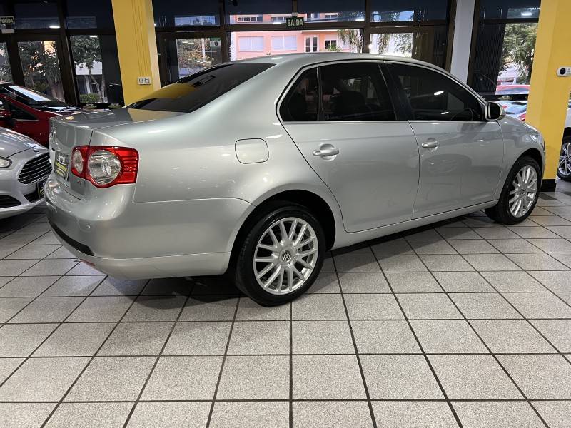 VOLKSWAGEN - JETTA - 2007/2008 - Prata - R$ 37.900,00
