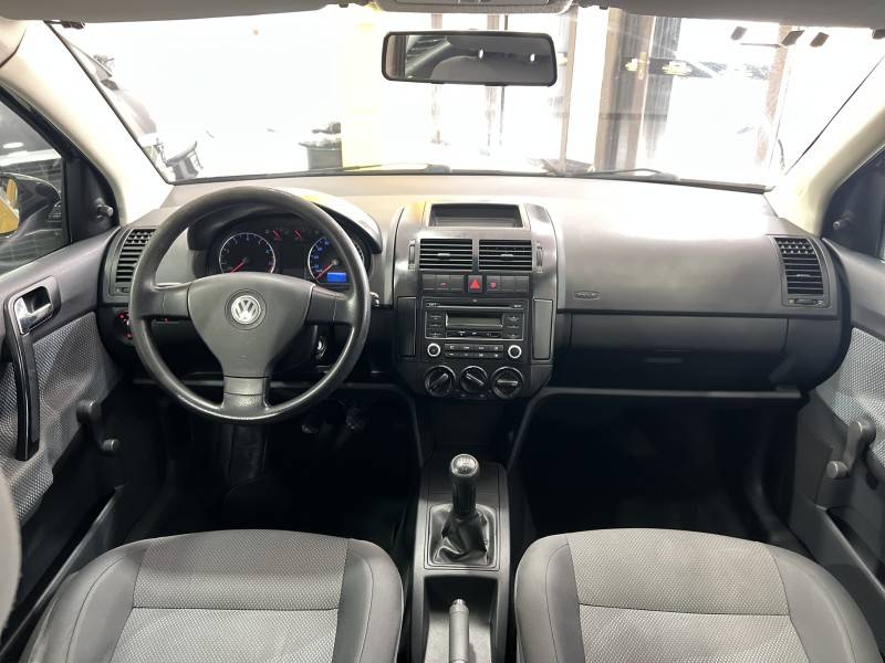 VOLKSWAGEN - POLO - 2010/2010 - Preta - R$ 34.900,00