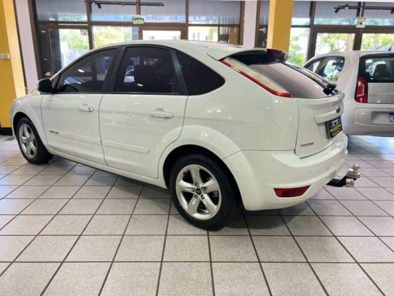 FORD - FOCUS - 2013/2013 - Branca - R$ 44.900,00