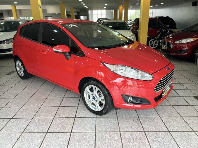 FORD - FIESTA - 2014/2015 - Vermelha - R$ 45.900,00