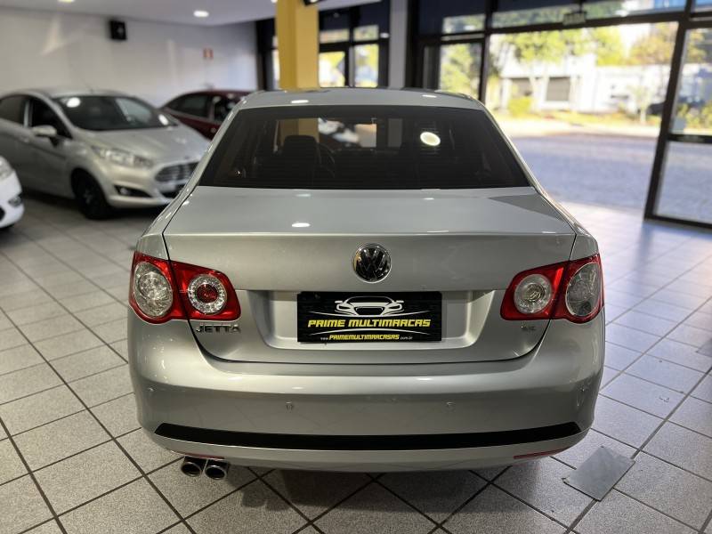 VOLKSWAGEN - JETTA - 2007/2008 - Prata - R$ 37.900,00