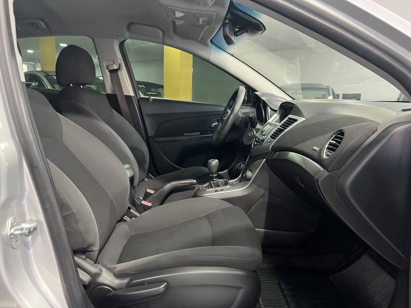 CHEVROLET - CRUZE - 2013/2013 - Prata - R$ 56.900,00