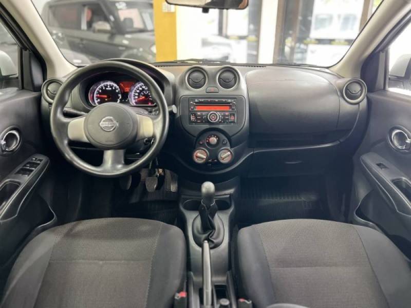 NISSAN - VERSA - 2013/2013 - Prata - R$ 36.900,00