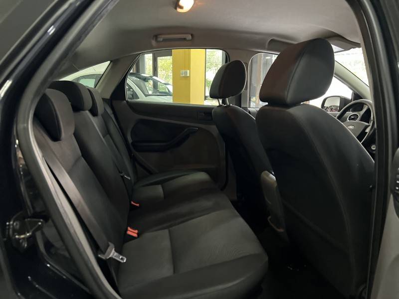 FORD - FOCUS - 2013/2013 - Preta - R$ 41.900,00
