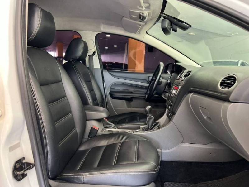 FORD - FOCUS - 2013/2013 - Branca - R$ 44.900,00