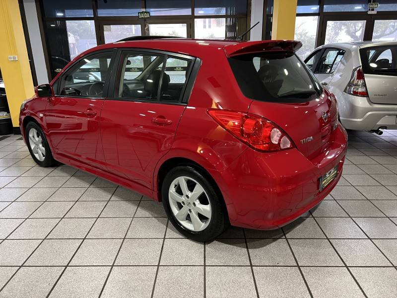 NISSAN - TIIDA - 2012/2012 - Vermelha - R$ 39.900,00