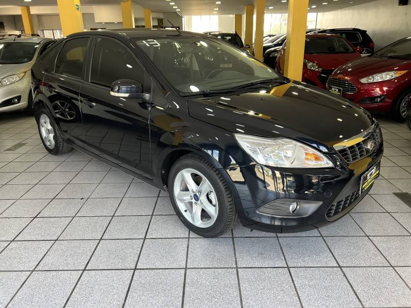 FORD - FOCUS - 2013/2013 - Preta - R$ 41.900,00