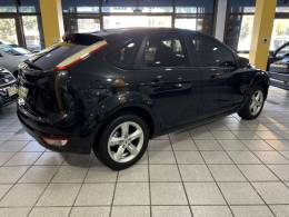 FORD - FOCUS - 2010/2011 - Preta - R$ 39.900,00