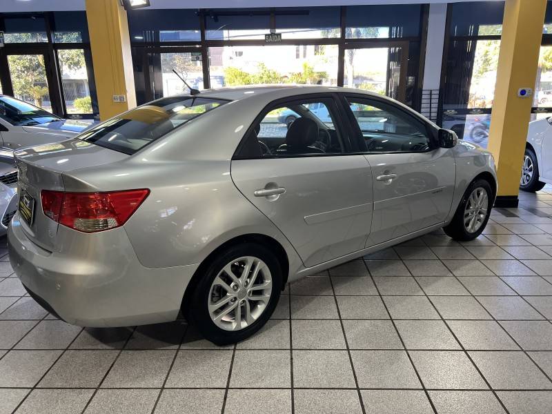 KIA MOTORS - CERATO - 2012/2012 - Prata - R$ 49.900,00