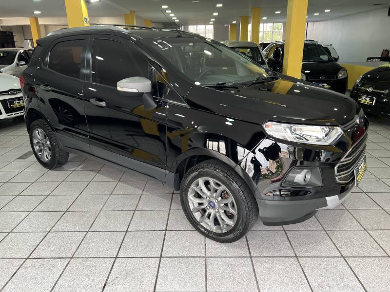 FORD - ECOSPORT - 2016/2017 - Preta - R$ 64.900,00