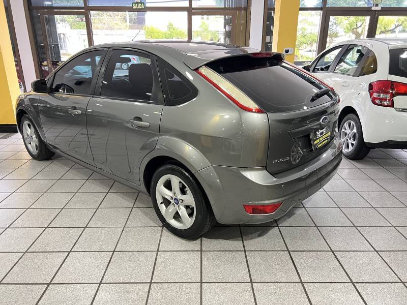 FORD - FOCUS - 2012/2012 - Cinza - R$ 42.900,00