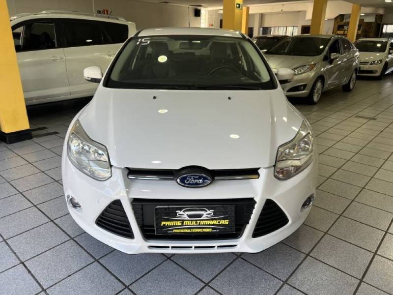 FORD - FOCUS - 2014/2015 - Branca - R$ 57.900,00