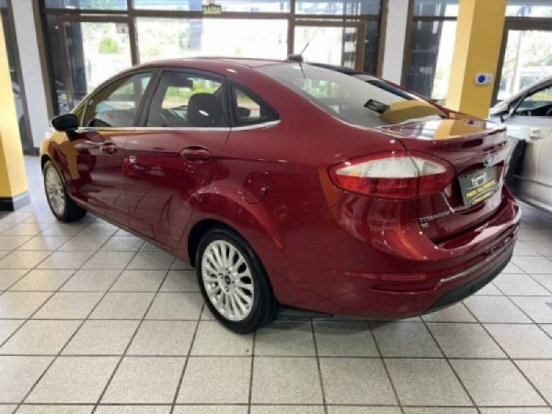 FORD - FIESTA - 2015/2015 - Vermelha - R$ 48.900,00