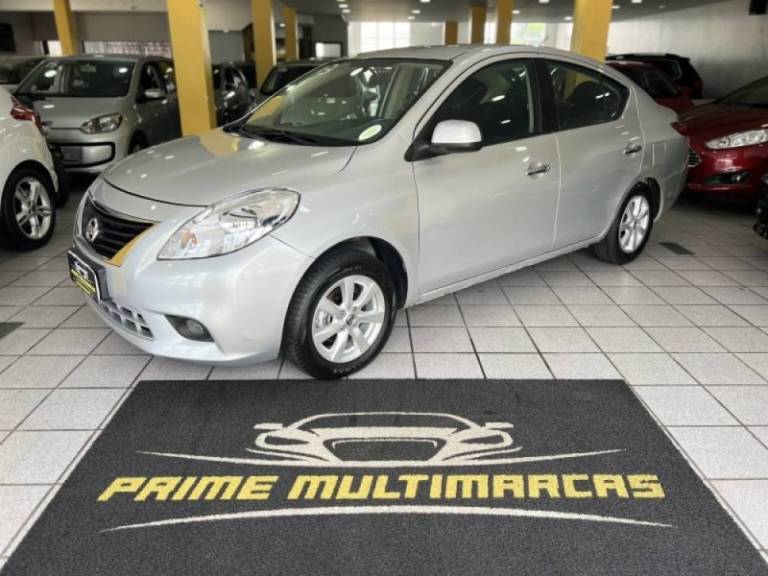 NISSAN - VERSA - 2013/2013 - Prata - R$ 36.900,00