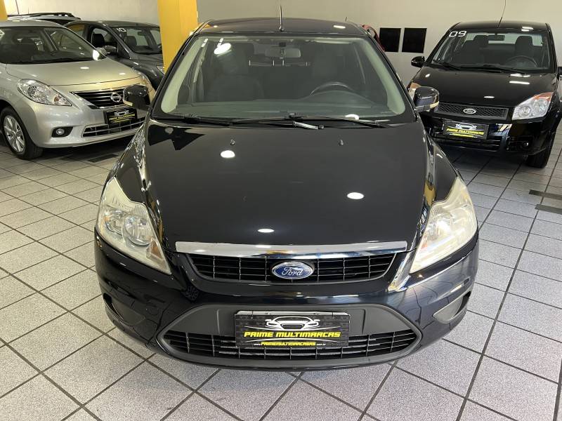 FORD - FOCUS - 2010/2011 - Preta - R$ 39.900,00
