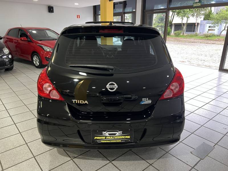 NISSAN - TIIDA - 2012/2013 - Preta - R$ 43.900,00