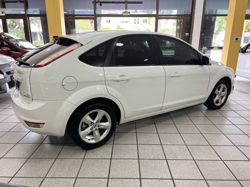 FORD - FOCUS - 2012/2012 - Branca - R$ 41.900,00